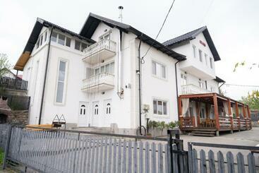 بنسيون Vila Club Dioda