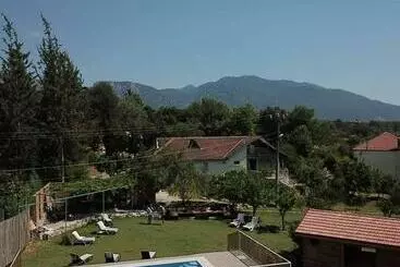 Pensió Yesil Kelebek Ev