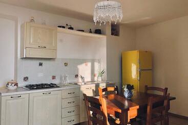 Agriturismo Castelvecchio, Casa Vacanza Con Piscina A Fabriano