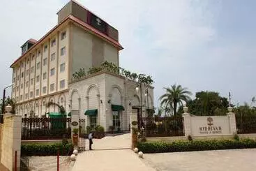 Отель Nidhivan Sarovar Portico Vrindavan