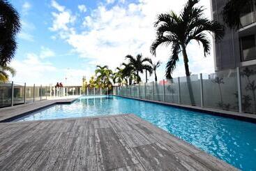 Lanai Riverside Apartments