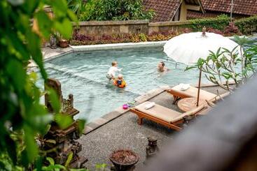 Jati 3 Bungalows And Spa