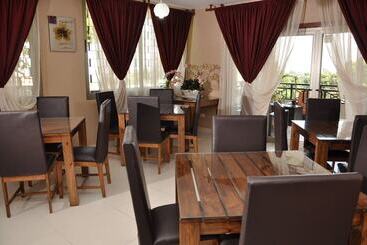 ベッドアンドブレックファースト Allamanda