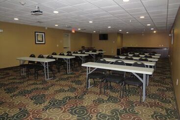 בית מלון כפרי Cobblestone Inn & Suites   Harper