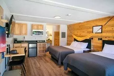 Отель Loge Wolf Creek