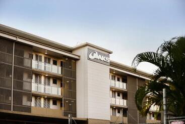 Апартаменты Oaks Moranbah Suites