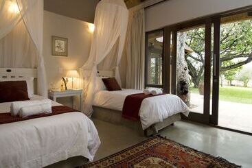 Пансион Khaya Ndlovu Safari Manor