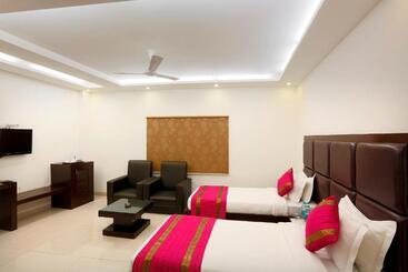 هتل Anand Lok Inn