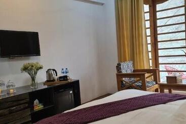 Hotel Indus Lodges Gilgit