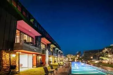 Seogwipo Black Land Lace Spa Pension