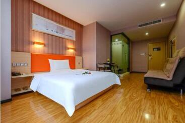 هتل 7days Premium Chongqing Jiefangbei Pedestrian Street Branch