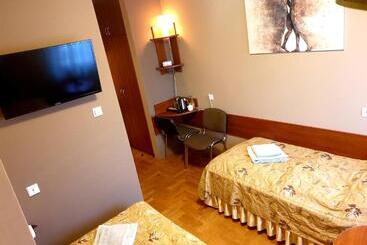 בית מלון כפרי Pałac Pod Dębami