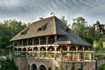 Vandrarhem Zabytkowy Spichlerz W Olsztynie Koło Częstochowy