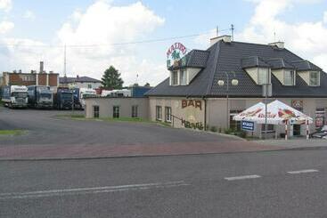 הוסטל Zajazd Malibu