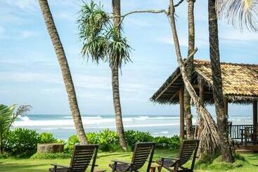 Bed and Breakfast Poya Villa Ahangama