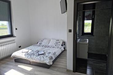 פנסיון Noclegi 24/h Leszczynek