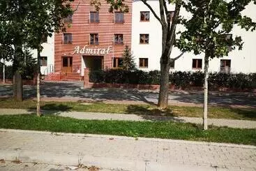 Hotelli I Restauracja Admirał