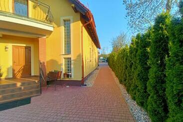 膳宿费 Noclegi Zielona Góra U Moni