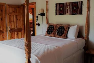 تختخواب و صبحانه Wild Horse Inn