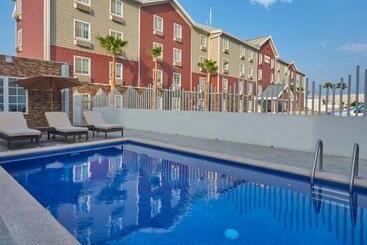 Apart Otel Extended Suites Monterrey Aeropuerto