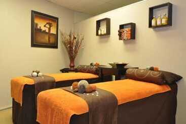 בית מלון כפרי Black Mountain Leisure & Conference