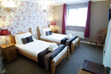 هتل The Heath Inn