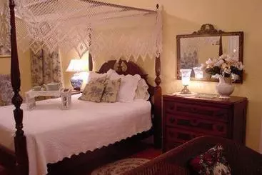 Magnolia Cottage Bed And Breakfast