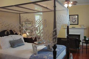 Magnolia Cottage Bed And Breakfast