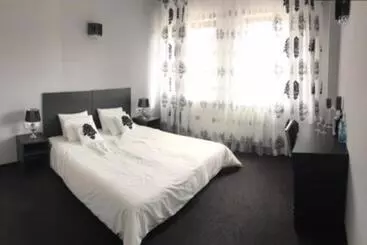 Aamiaismajoitus (B&B) Essenza Party Center