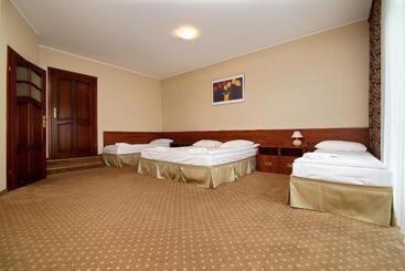 モーテル Amadeus