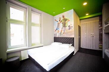 הוסטל Olympic   Old Town