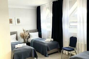 ベッドアンドブレックファースト Jachtowa Hotel I Restauracja