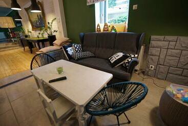 تختخواب و صبحانه Willa Weneda