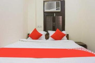 Hotel Oyo 80775 H Up Inn