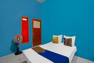 Otel Spot On 92202 Kost Auto Syariah Anggaswangi