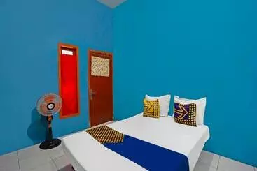 Hotel Spot On 92202 Kost Auto Syariah Anggaswangi