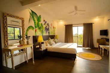 Hotel Locomo Boutique, Morjim Stay Work Eat