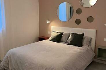 Pension (Hôtel basse catégorie) Quiet Room