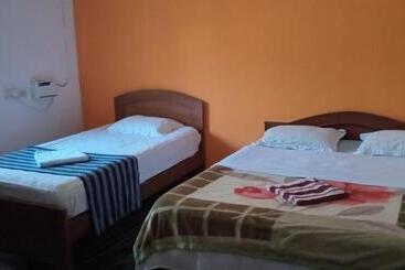 Pensión Shalom Guest House