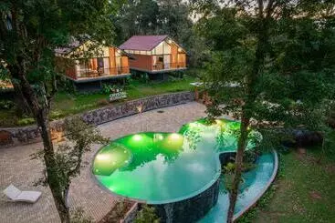 Crystal Kuruva Nature Resort & Spa