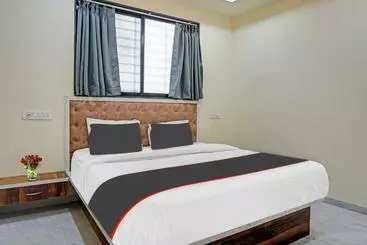 Hotel Collection O Rahul Executive & Lodging