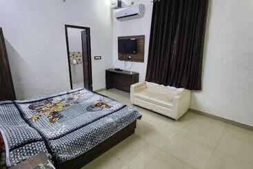 Hotel Pop 80681b   City Palace