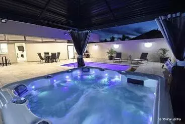 Bed & Breakfast סוויטת שרדונה