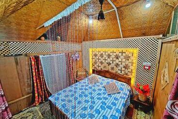 هتل Hb King Of Kings