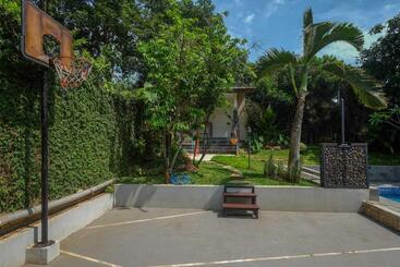 Szálloda Sareh Villa By The Lavana