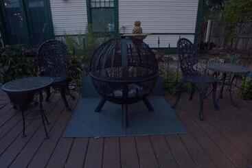 Granbury Gardens Bed And Breakfast