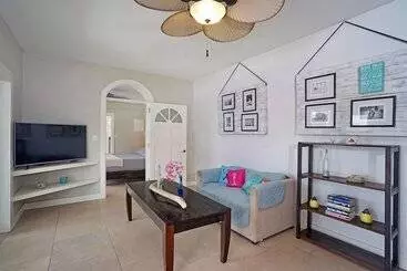 Bed and Breakfast Two Sandals – A Boutique