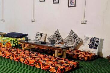 هاستل Damnbro Cafe & Stay Kasol