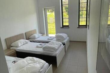 هاستل Pokoje Miasteczko Mrongoville