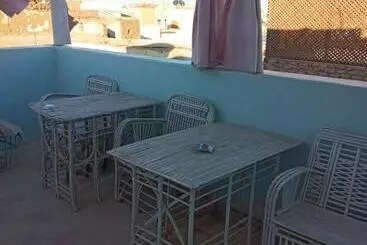 تختخواب و صبحانه Rose House